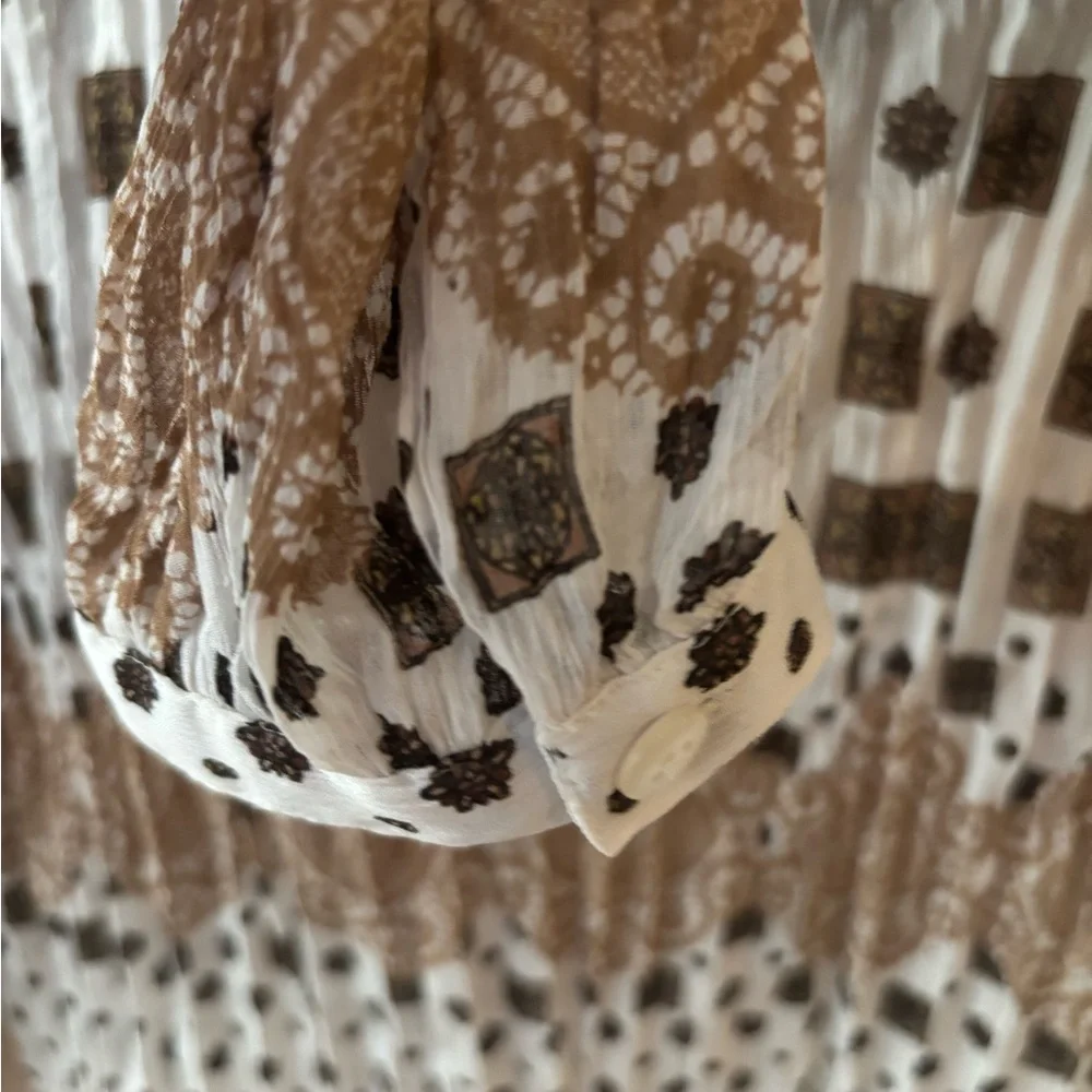 Grege Ruffled blouse Long Bell Sleeve Size 3 Women's Medium sheer beautiful. - Picture 9 of 9
